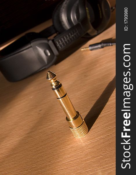 Jack connector reduction for headphones. Jack connector reduction for headphones