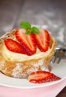 Cream Puff With Strawberry Stock Images Cream Puff With Strawberry Stock Images