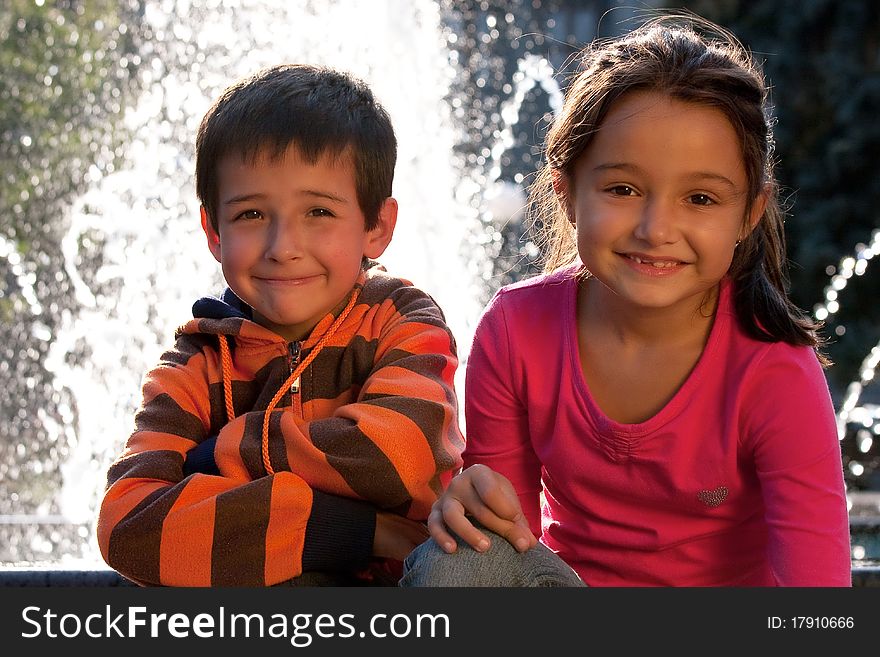 Portrait of smiling children in front the fountain