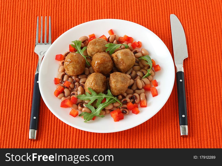 Chicken meatballs with beans and red pepper
