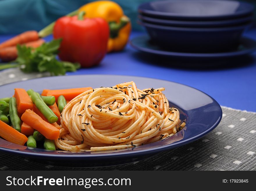 Cooked spaghetti and the vegetables kept in the plate. Cooked spaghetti and the vegetables kept in the plate.