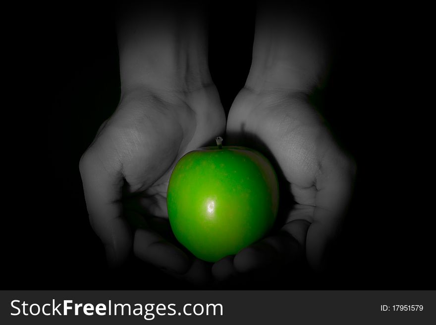 Hand holding the green apple
