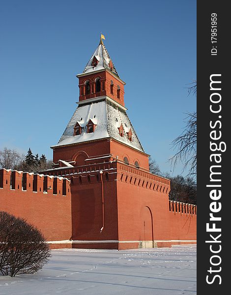 Moscow. Kremlin wall. Taynitskaya tower.