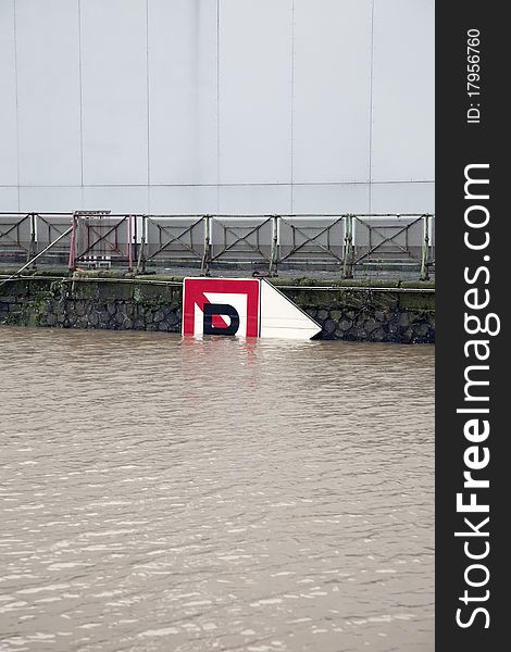 High water in the port city of Cologne. High water in the port city of Cologne