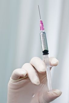 Doctor Testing Syringe Before Using Royalty Free Stock Images Doctor Testing Syringe Before Using Royalty Free Stock Images