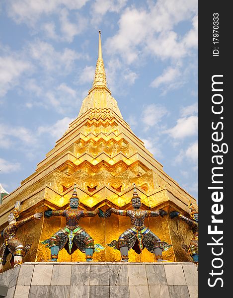 Statues at Wat Phra-Kaew, Bangkok, The scene of Thailand