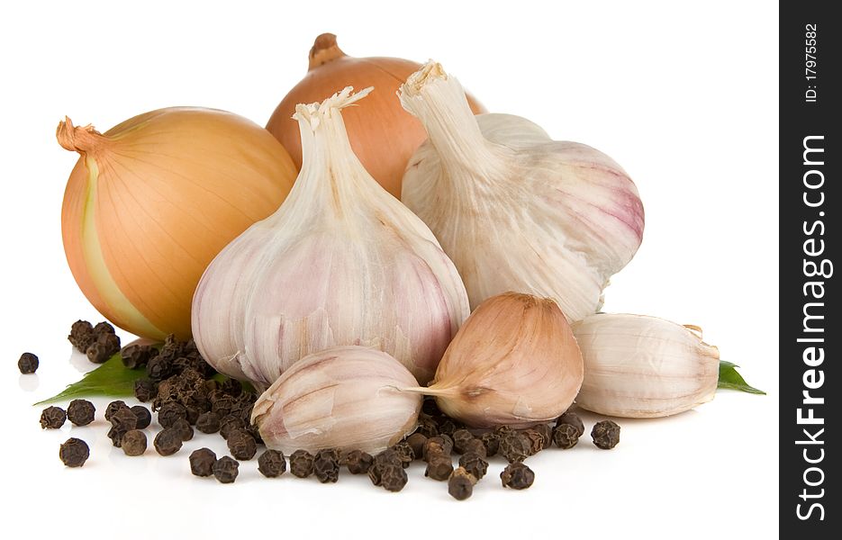 Set of garlic, onion and pepper