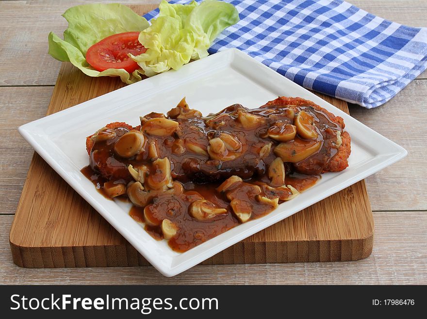 Schnitzel with mushroom sauce and bread
