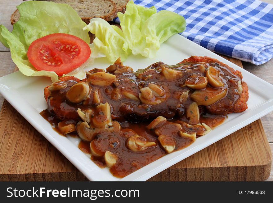 Schnitzel with mushroom sauce and bread