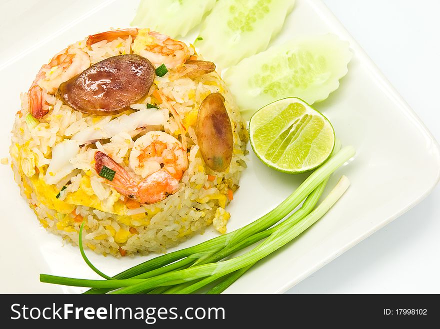 Fried rice with shrimp and vegetable