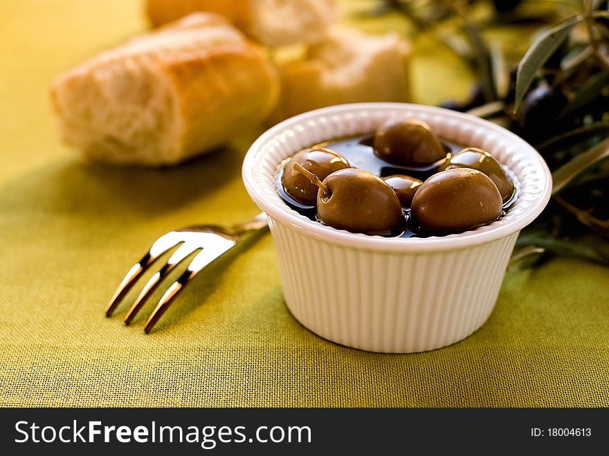 Olives with oil and bread