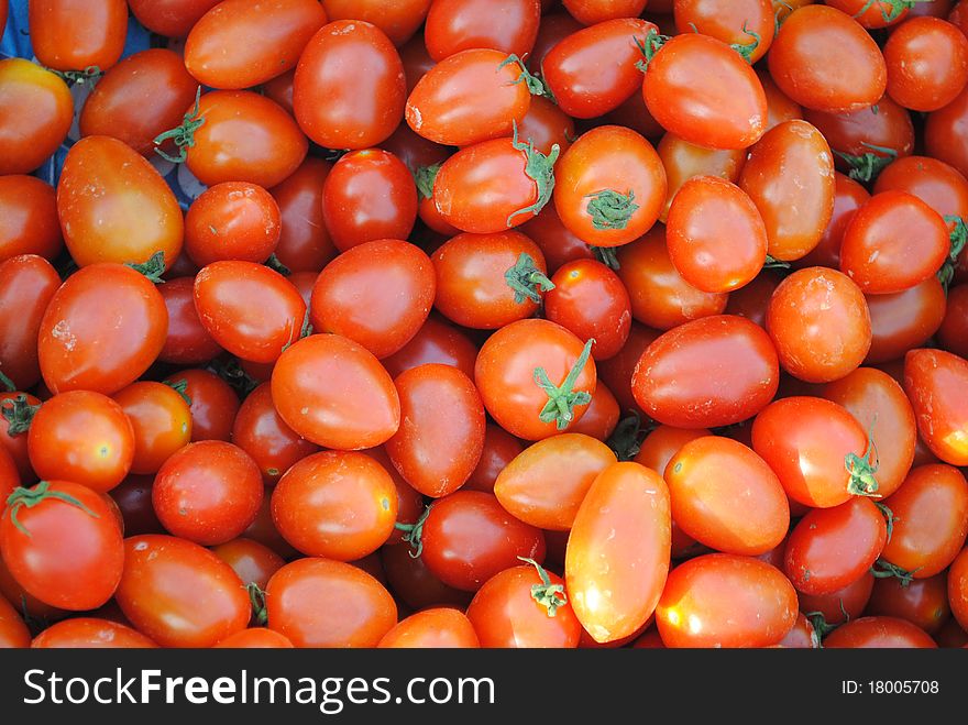 A lot of tomato sell at the market