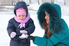 Mother And Kid Having Fun Outdoors On Winter Day Royalty Free Stock Image Mother And Kid Having Fun Outdoors On Winter Day Royalty Free Stock Image