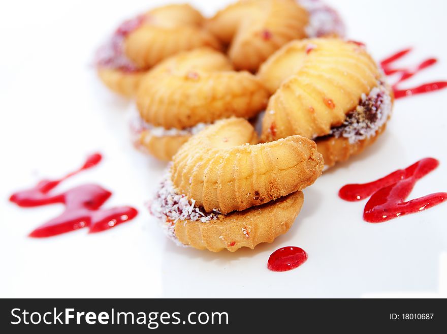 Butter biscuits with jam and coconut crumble