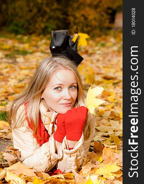 Charming young woman in an autumn park