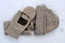 Wool Mittens And Hat Royalty Free Stock Photos Wool Mittens And Hat Royalty Free Stock Photos