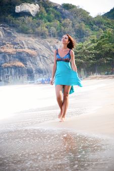 Woman On The Beach Royalty Free Stock Photos Woman On The Beach Royalty Free Stock Photos