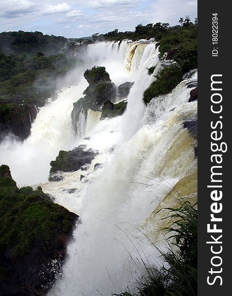 Argentinian side of the Iguacu Falls - lower loop