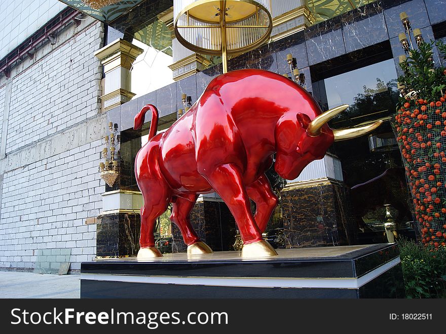 Red cattle, is the sculpture. This is the landscape in front of a house in Shenzhen.