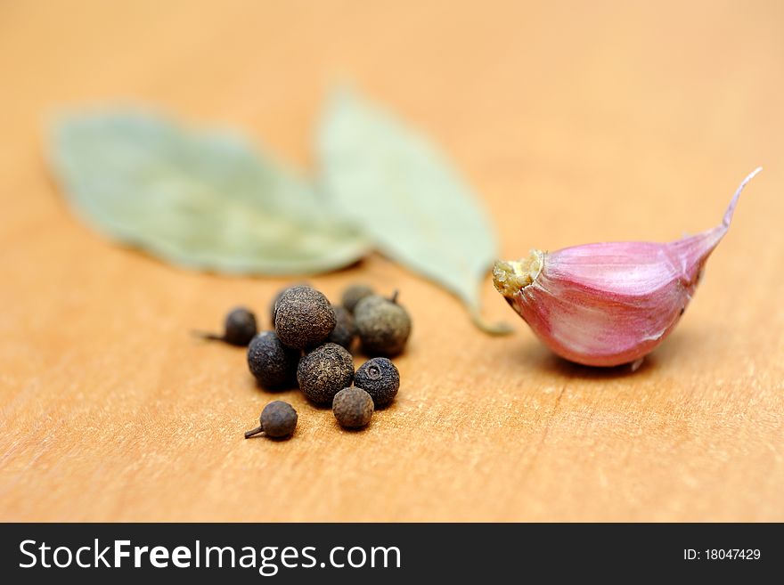 An image of peppercorns, garlic and bay leaves. An image of peppercorns, garlic and bay leaves