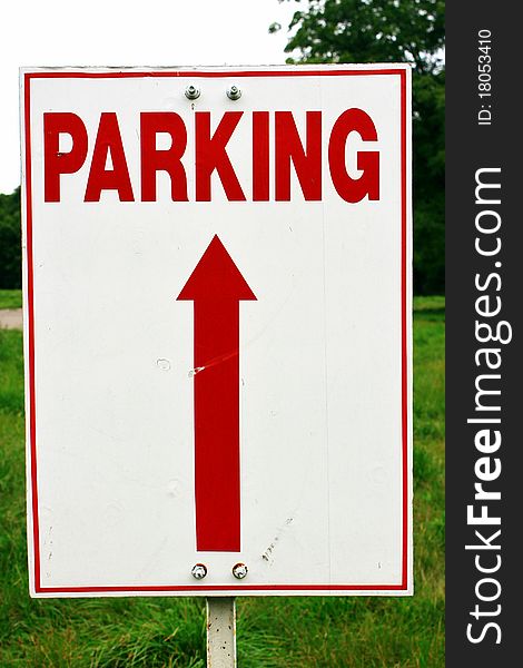 A sign indicating parking ahead