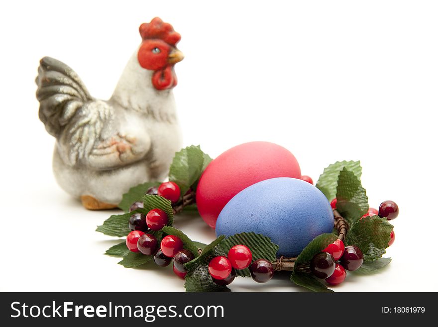 Colored eggs in the wreath and with chicken