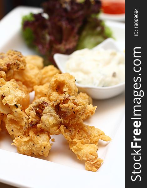 Fried calamari served with tartar sauce