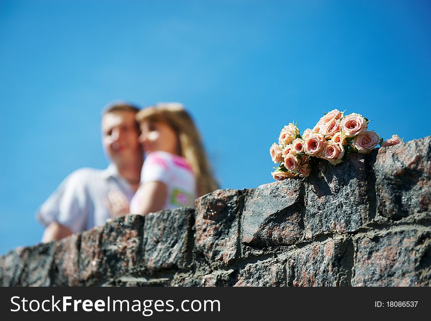 Bouquet of white and pink roses and lovers couple