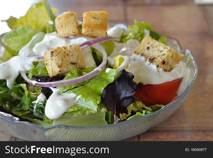Fresh Salad with Blue Cheese Dressing and Croutons