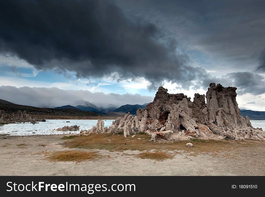 An autumn morning at Mono Lake