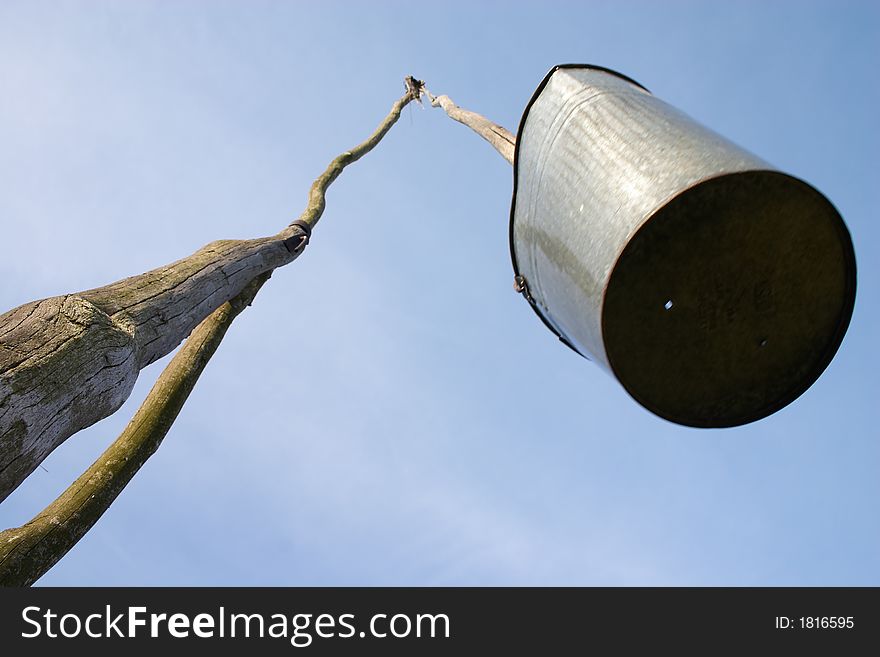 Well sweep with dip-bucket with hole in bottom