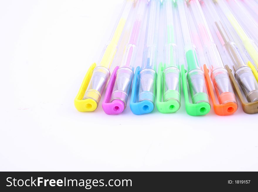 Color pens arranged in an arc-shape. Color pens arranged in an arc-shape
