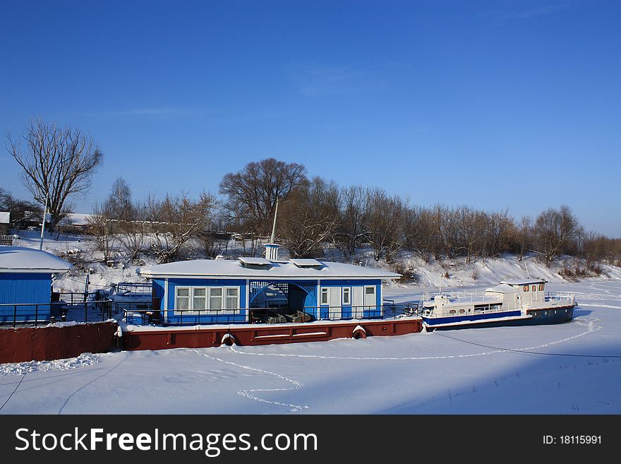 With the end of the pier and boat navigation freeze. With the end of the pier and boat navigation freeze