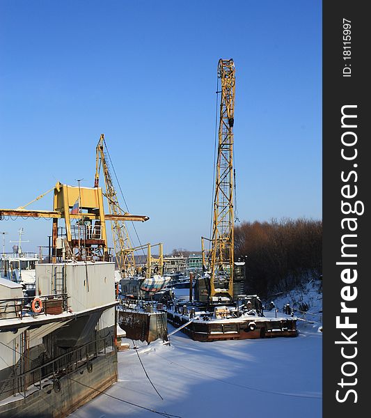 With the end of river navigation, the court freeze and look like ghosts. Port comes to life only in the spring. With the end of river navigation, the court freeze and look like ghosts. Port comes to life only in the spring