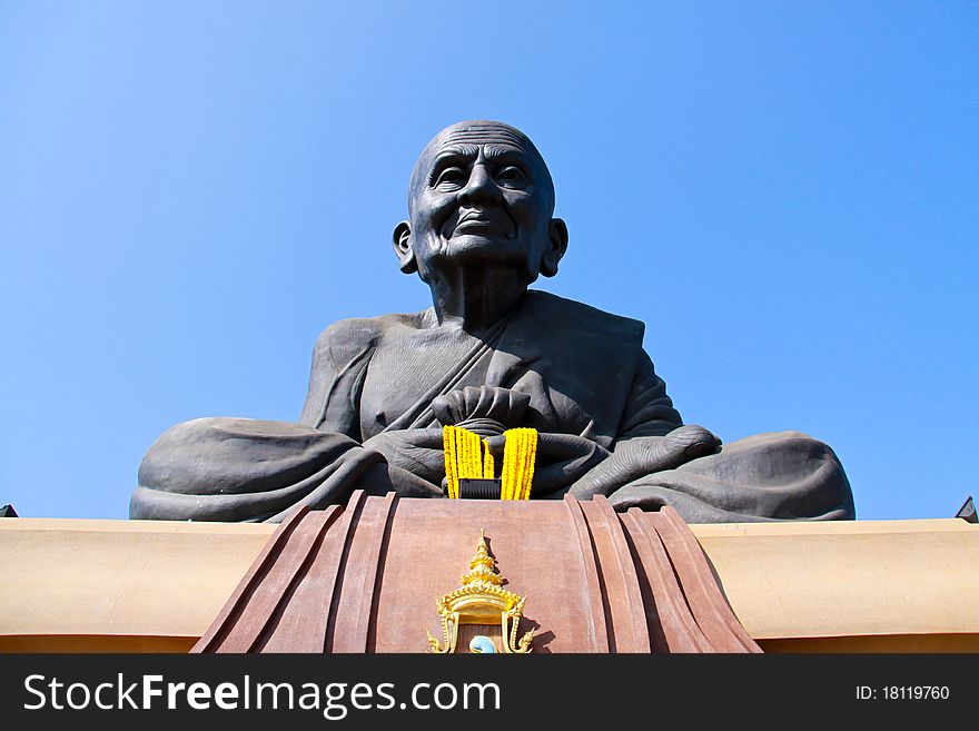 Monk statue4