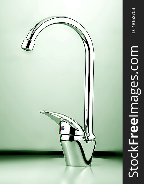 Metallic faucet for cold and hot water