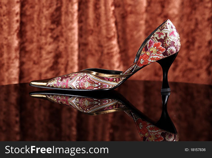 Elegant and luxury woman shoe for ceremony
