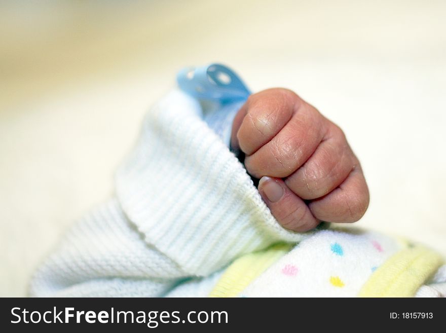 Hand of a newborn baby