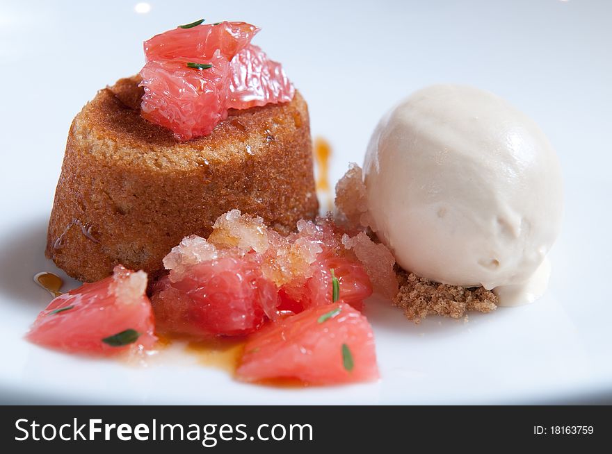 Brown sugar cake with fresh grapefruit and vanilla ice cream