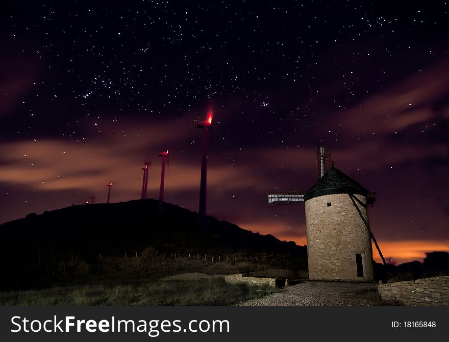 Moulin at night