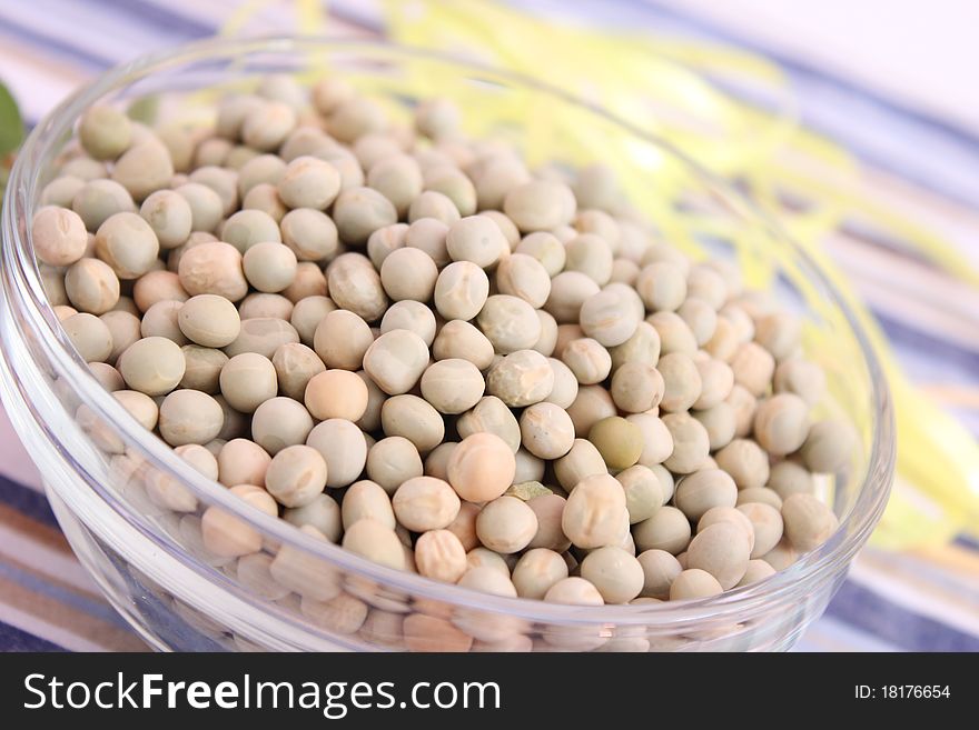 Green peas in a bowl