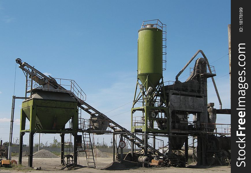 Asfaltobetonnyj factory. Mixing installations. Road building. Sky.