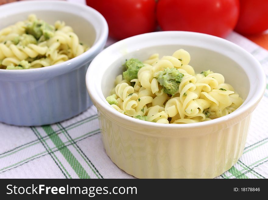 Fresh noodles with broccoli and cheese