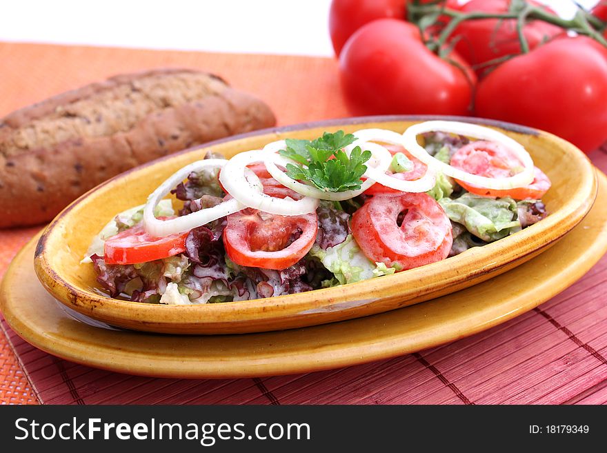 A fresh salad of colourful salad and tomatotes