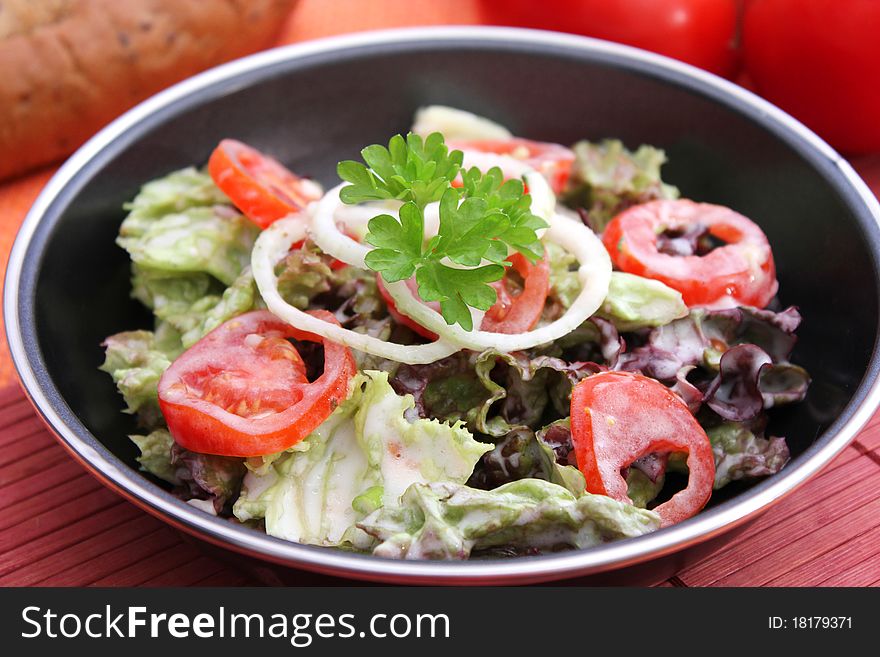 A fresh salad of colourful salad and tomatotes