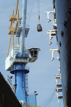 Shipyard Crane At Work Royalty Free Stock Images Shipyard Crane At Work Royalty Free Stock Images
