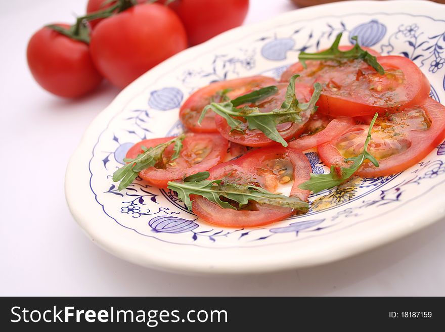 Salad of tomatoes with rucola