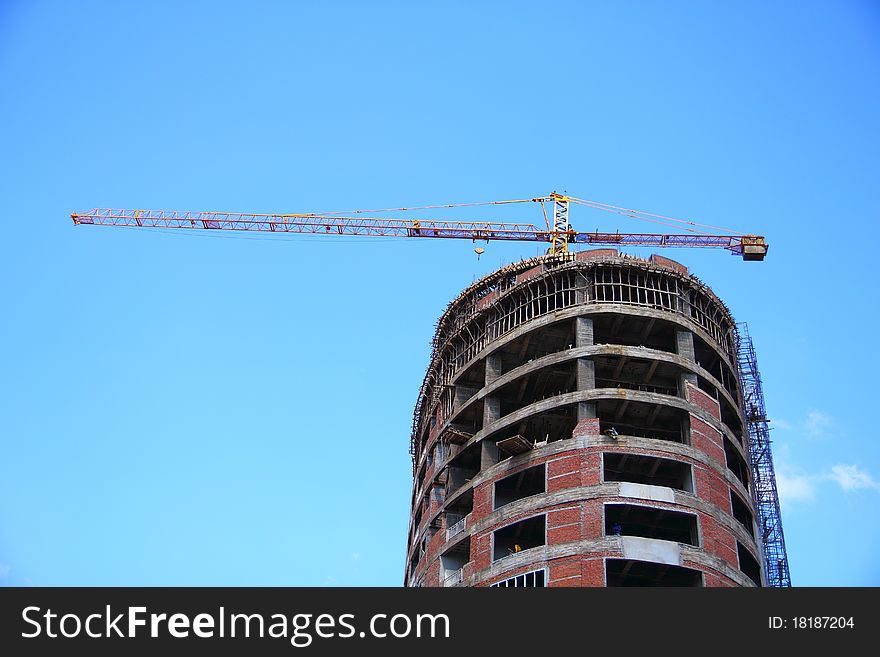 Building under construction in perspective