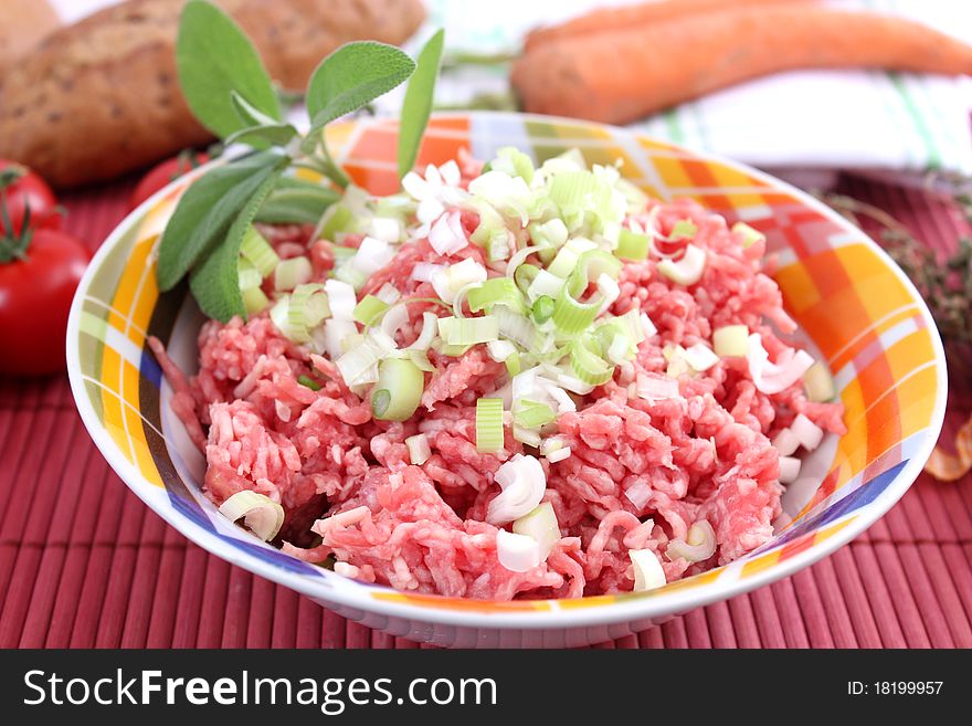 Fresh meat with springonions in a bowl