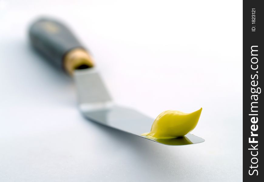 Yellow painton a palette knife